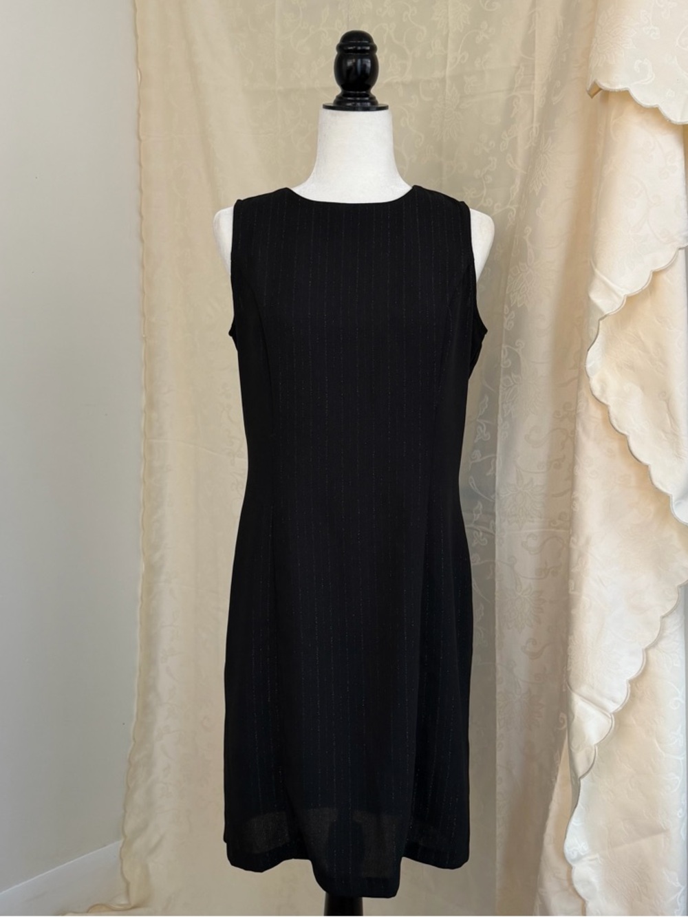Elegant Black Sleeveless Midi Shift Dress